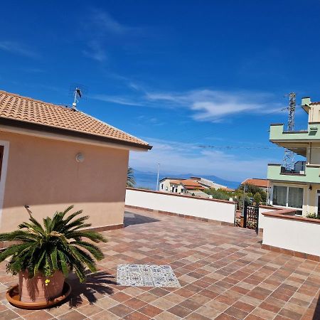 Villa Franci E Aurora House à Capo dʼOrlando Extérieur photo