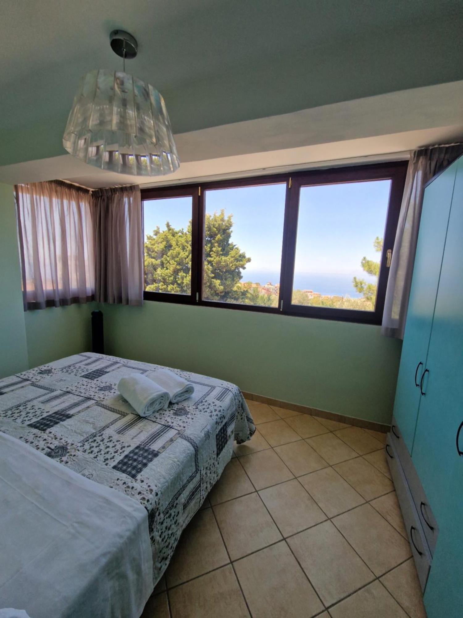 Villa Franci E Aurora House à Capo dʼOrlando Extérieur photo